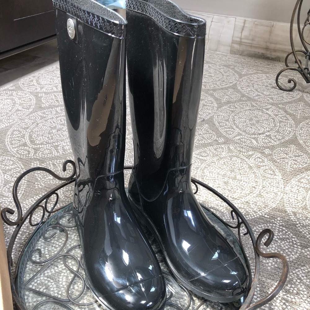 SHAYE RAIN BOOT UGG WOMENS SIZE 8